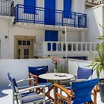 Niki\'S Traditional House