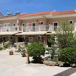 Santa Barbara Lakis Apartments