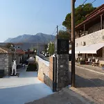 Sophia Limeni Apartments And Studios