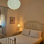 Julia\'S House