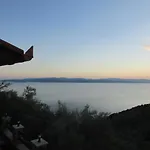 Το Σπιτι Με Την Σπηλιά