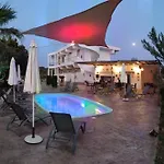 River\'S Apartments