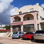 Villa Maria Louiza Near Airport