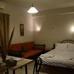 Thalis Rooms