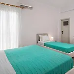 Villa Kavallaris & Apartments