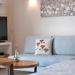 Kavos House