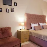Zillis Apartments
