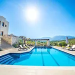 Iremia Luxury Villa With Pool
