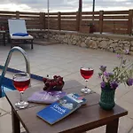 Sharon\'S Stone Villa