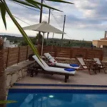 Sharon\'S Stone Villa