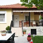 Summer Panorama Retreat - Yard, Barbeque, Up To 7