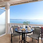Marina Beachfront Apartment By Konnect, Ipsos