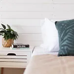 Marina Beachfront Apartment By Konnect, Ipsos