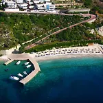 Seafront, 5Star Home - 4Min Walk To Private Beach