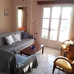 Masouri Square Apartment