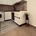 Elli\'S House