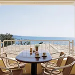 Salt & Sun Apartments By Konnect, At Kaminaki Beach
