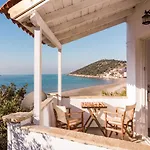 Seaview Apartment & Studio