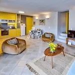 Monemvasia Modern Flat