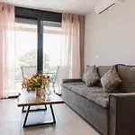 Ariti Luxury Apartment, Nikiana