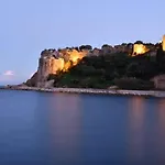 Fotis House