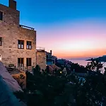 Grande Grotta House