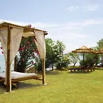 Yolo Resort - Notte