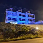 Ariti Luxury Apartment, Nikiana