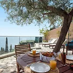 Thalia\'S House