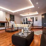 Akrata\'S Elegant Luxury Suite