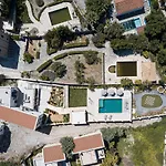 New Luxurious Villa With Stunning Pool,Views &Bbq!