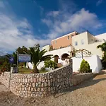 Nikos Apartments