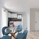 Chris Apartement