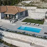 Villa Aurora