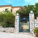Pavlos\' Cottage With Beach View