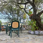 Pavlos\' Cottage With Beach View