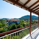 Chris Apartement