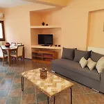 Christie\'S Ground Floor Apartment By The Sea