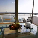 Blue Sea Apartment, Seaside