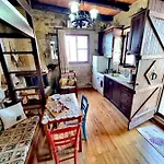 Virginia - Peaceful Traditional House