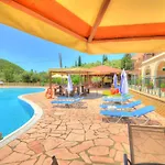 Mermaid Pool Studios And Bar