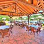 Mermaid Pool Studios And Bar