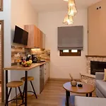 Άλυσσος Suites