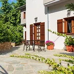 Άλυσσος Suites