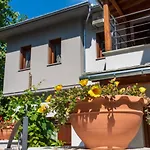 Άλυσσος Suites