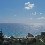 Apartments Perfect For A Family Escape - Pelekas Beach