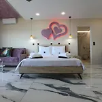 Golden Fox Studios And Suites