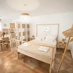 Azalea - Modern Studio With Sea View