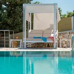 Sea View Suite With Pool