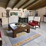 Yannis Servos Barbati Apartments
